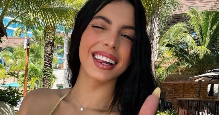 Rachel Arderi se muestra sin filtros, enseña sus estrías y lanza un mensaje que aplauden miles de mujeres