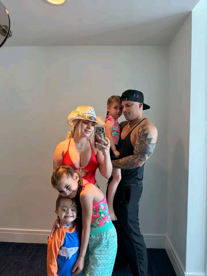 Claudia Artiles disfruta de unas vacaciones familiares con Ultrack y vuelve a destacar en su papel de madrastra