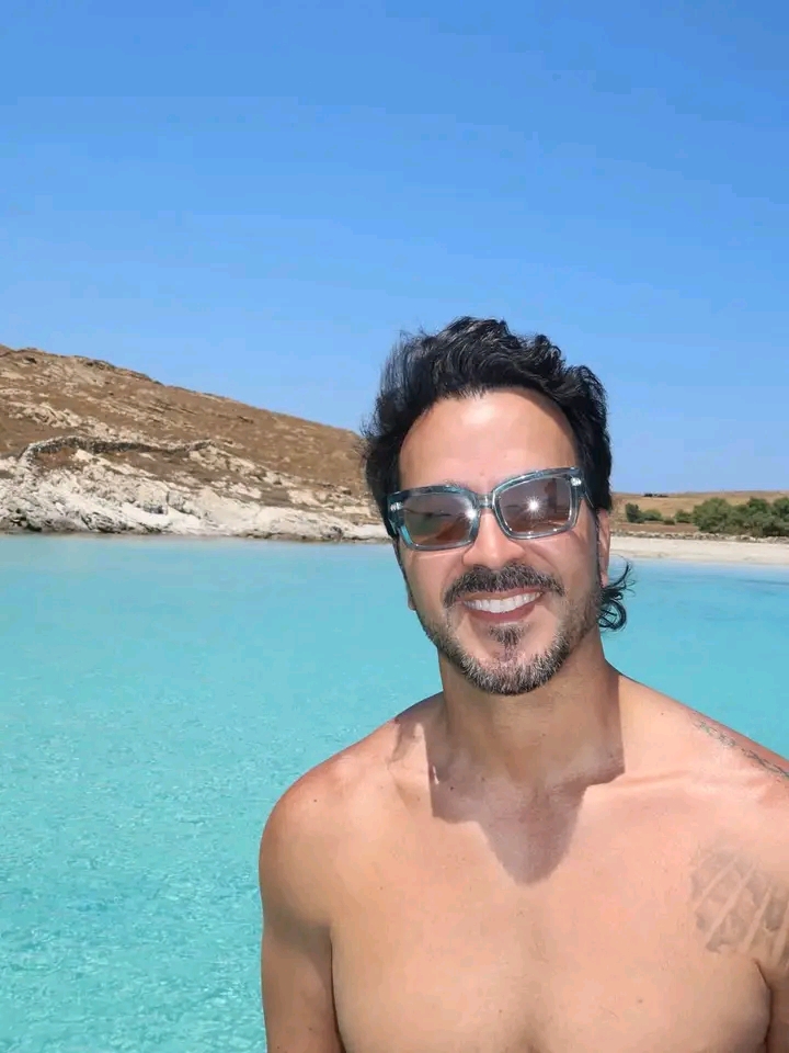 Luis Fonsi busca el azul del Caribe… incluso en Grecia: su nueva publicación enamora a los fans