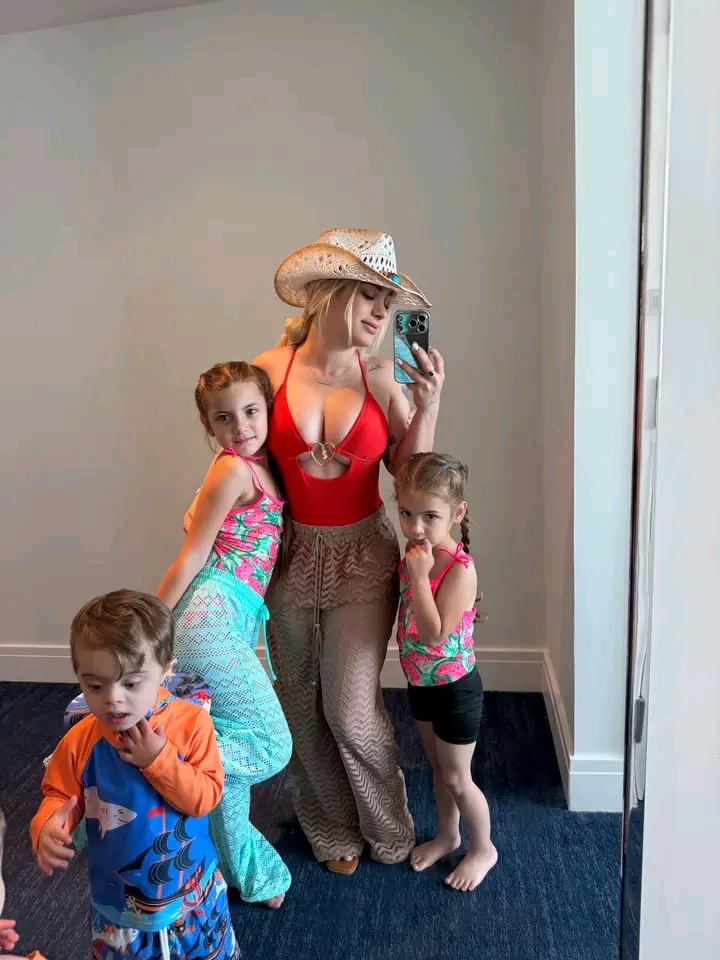 Claudia Artiles disfruta de unas vacaciones familiares con Ultrack y vuelve a destacar en su papel de madrastra