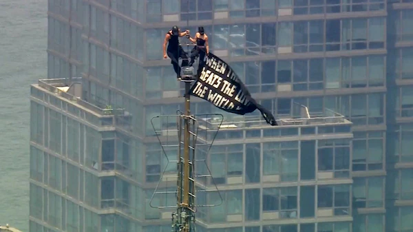 ¡De película! Escaladores rusos se comprometieron en la cima del Empire State Building... y terminaron detenidos